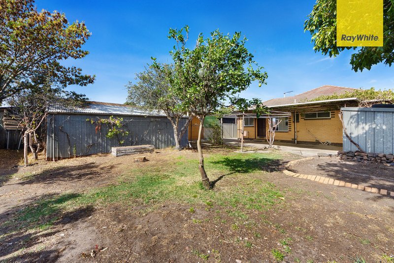 Photo - 118 Oleander Drive, St Albans VIC 3021 - Image 11