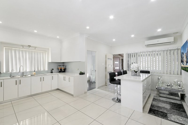 Photo - 118 Orchard Road, Chester Hill NSW 2162 - Image 3