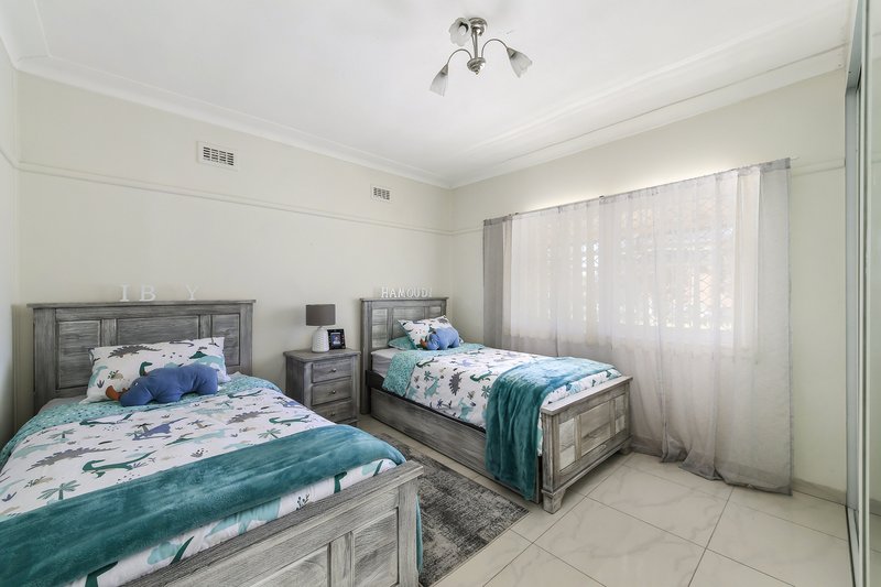 Photo - 118 Orchard Road, Chester Hill NSW 2162 - Image 5