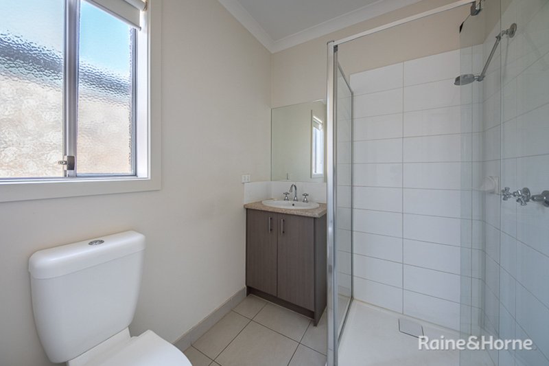 Photo - 11/8 Pads Way, Sunbury VIC 3429 - Image 8