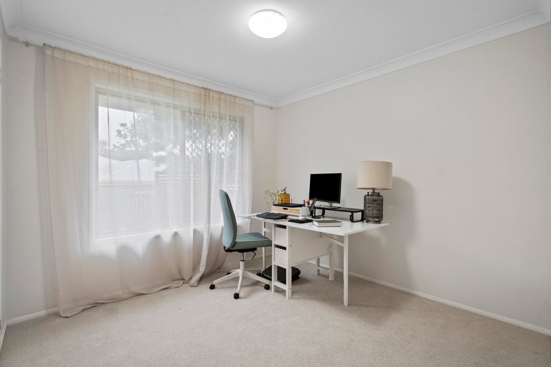 Photo - 118 Pohon Drive, Tanah Merah QLD 4128 - Image 11