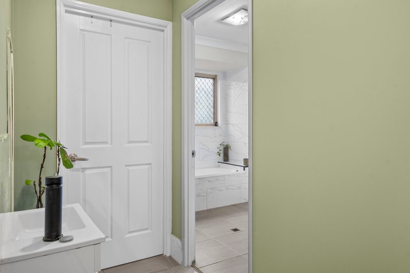 Photo - 118 Pohon Drive, Tanah Merah QLD 4128 - Image 12