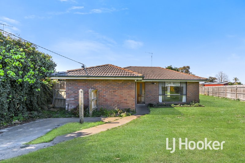 Photo - 118 Racecourse Road North, Pakenham VIC 3810 - Image 3