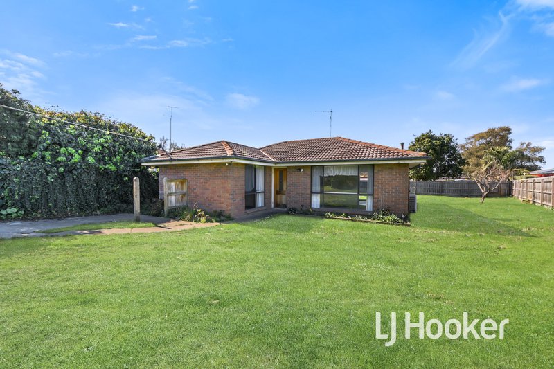 Photo - 118 Racecourse Road North, Pakenham VIC 3810 - Image 4