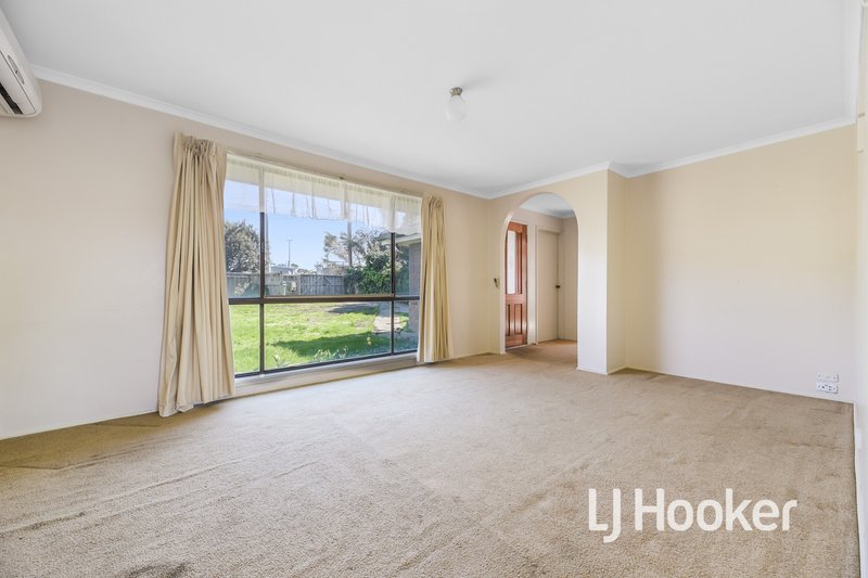 Photo - 118 Racecourse Road North, Pakenham VIC 3810 - Image 5