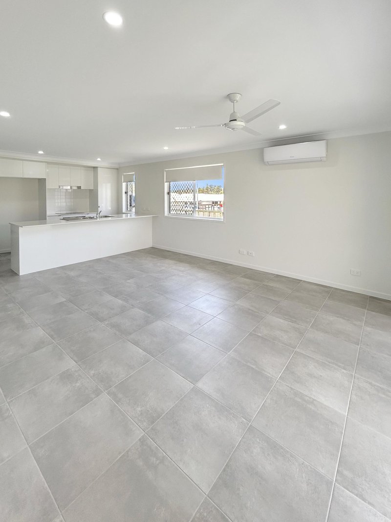 Photo - 1/18 Red Cedar Avenue, Cotswold Hills QLD 4350 - Image 2