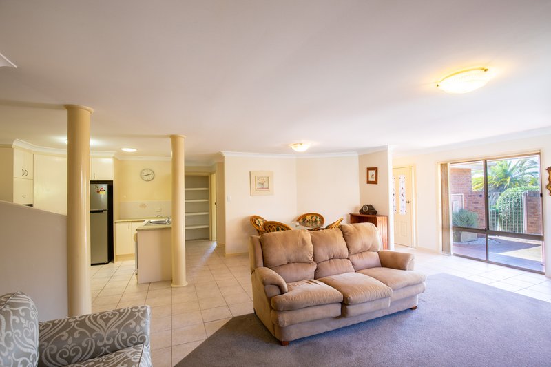 Photo - 1/18 Robur Court, Tuncurry NSW 2428 - Image 4