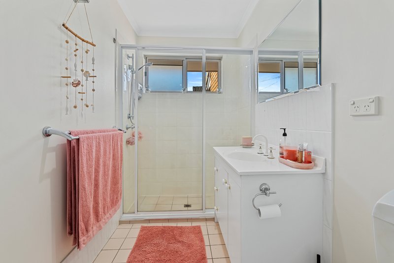 Photo - 1/18 Ronald Street, Wynnum QLD 4178 - Image 11