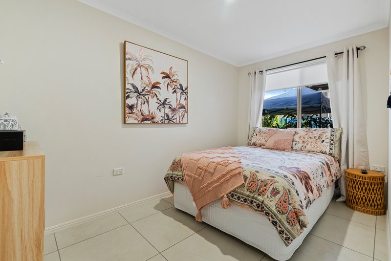 Photo - 1/18 Ronald Street, Wynnum QLD 4178 - Image 12