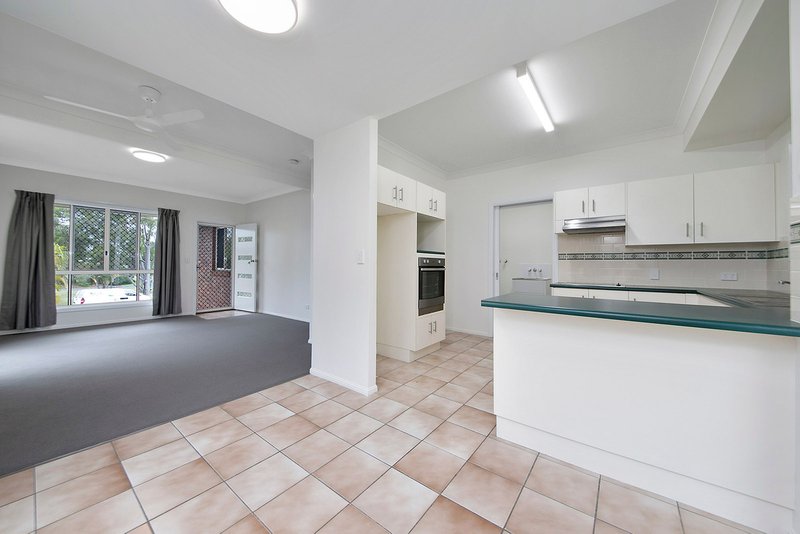 Photo - 1/18 Rose Street, Lammermoor QLD 4703 - Image 3