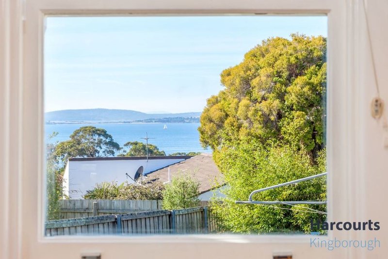 Photo - 118 Roslyn Avenue, Blackmans Bay TAS 7052 - Image 9