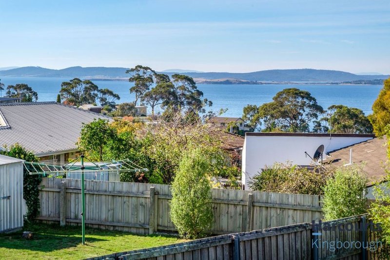 Photo - 118 Roslyn Avenue, Blackmans Bay TAS 7052 - Image 11