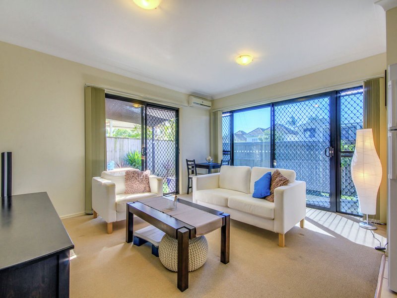 Photo - 1/18 Rowell Street, Zillmere QLD 4034 - Image 9