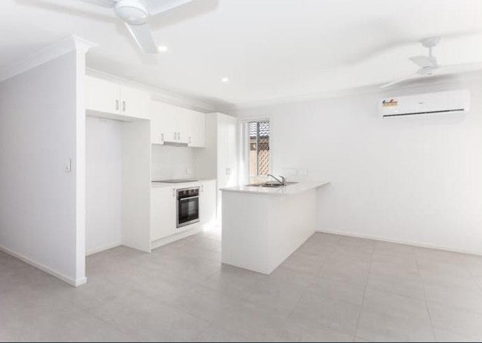 Photo - 1/18 Ryrie Court, Park Ridge QLD 4125 - Image 2