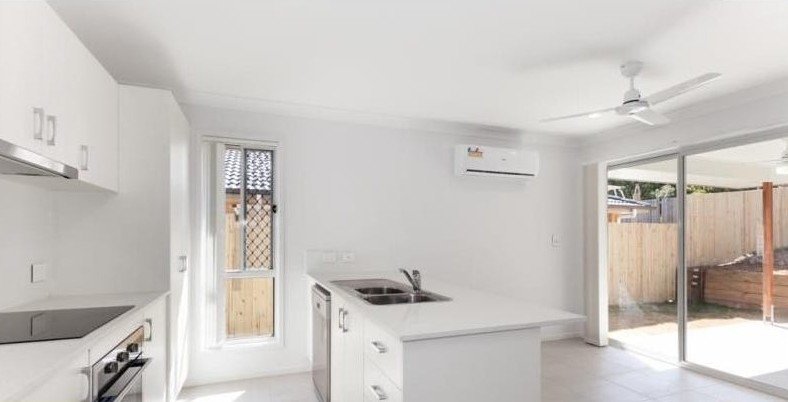 Photo - 1/18 Ryrie Court, Park Ridge QLD 4125 - Image 4