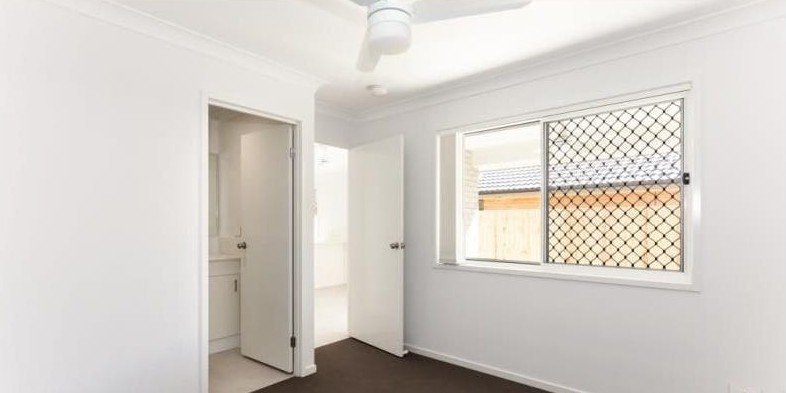 Photo - 1/18 Ryrie Court, Park Ridge QLD 4125 - Image 5