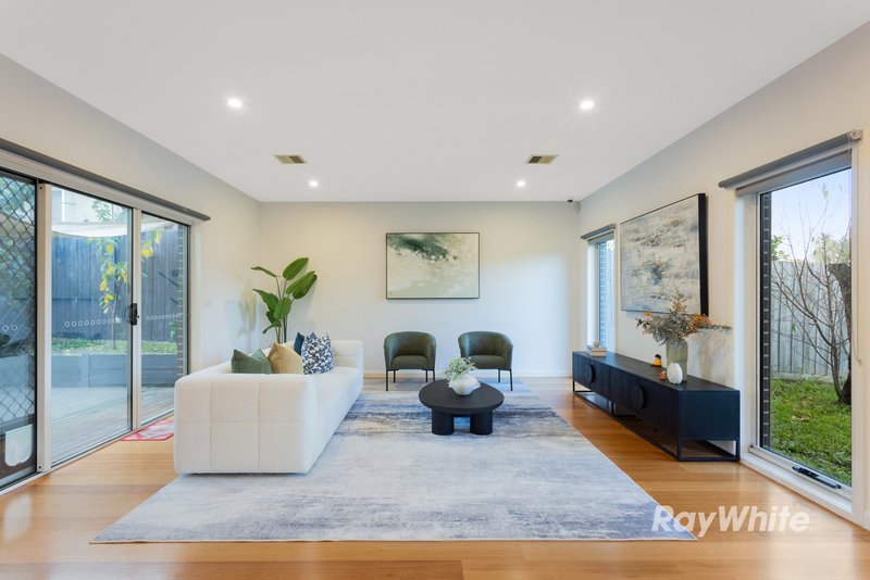 Photo - 118 Stanley Avenue, Mount Waverley VIC 3149 - Image 2