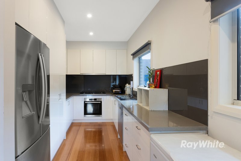 Photo - 118 Stanley Avenue, Mount Waverley VIC 3149 - Image 5