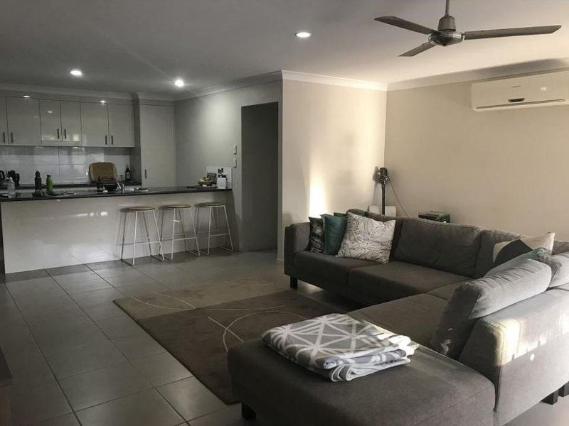 Photo - 1/18 Starkey Street, Pacific Pines QLD 4211 - Image