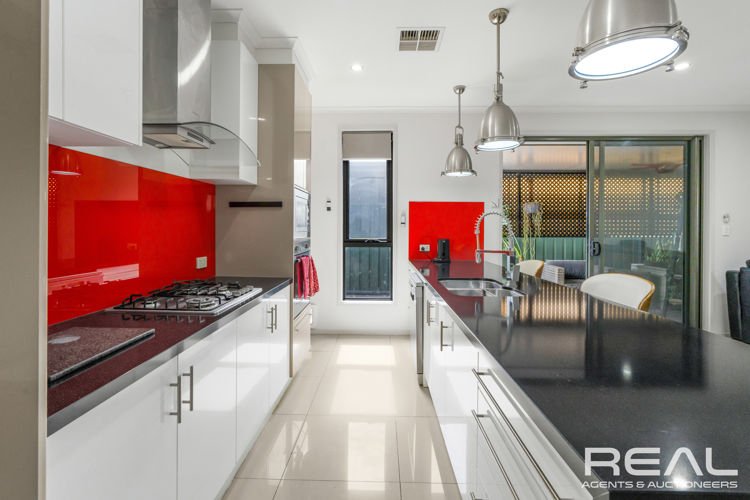 Photo - 118 The Boulevard, Parafield Gardens SA 5107 - Image 4