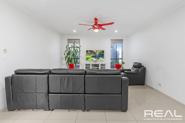 Photo - 118 The Boulevard, Parafield Gardens SA 5107 - Image 6