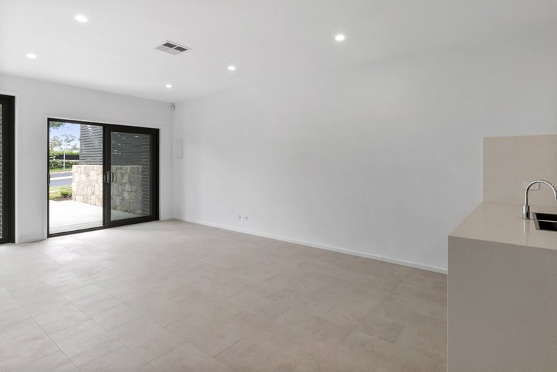 Photo - 1/18 Thring Street, Chapman ACT 2611 - Image 4