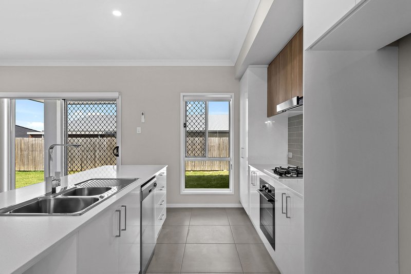 Photo - 1/182 Dublin Avenue, Spring Mountain QLD 4300 - Image 3