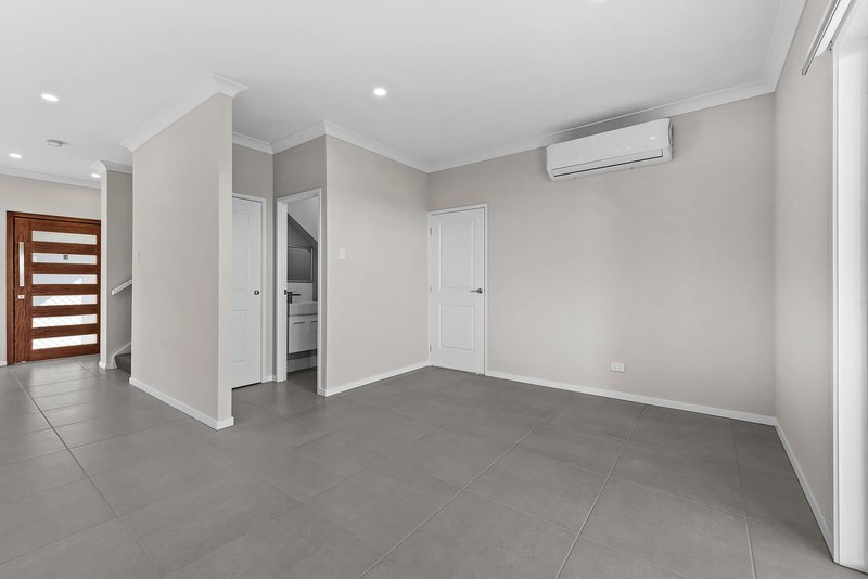 Photo - 1/182 Dublin Avenue, Spring Mountain QLD 4300 - Image 12