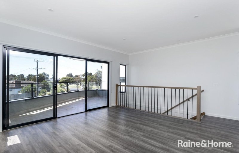 Photo - 1/183 Purinuan Road, Reservoir VIC 3073 - Image 3