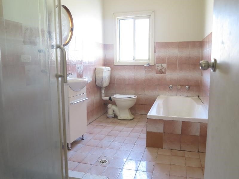 Photo - 1/186 Elizabeth Drive, Ashcroft NSW 2168 - Image 6