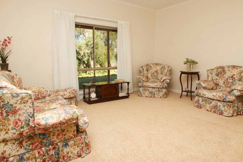 Photo - 1186 Walla Avenue, Griffith NSW 2680 - Image 12