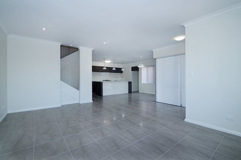 Photo - 1/188 Surrey Road, Rivervale WA 6103 - Image 3