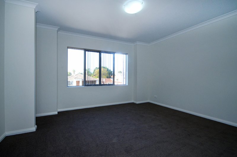 Photo - 1/188 Surrey Road, Rivervale WA 6103 - Image 6