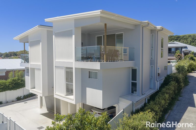 Photo - 1/18A Falcon Street, Shellharbour City Centre NSW 2529 - Image 1