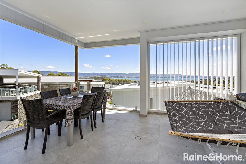 Photo - 1/18A Falcon Street, Shellharbour City Centre NSW 2529 - Image 12