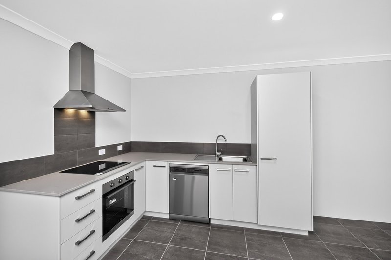 Photo - 118B Elderberry Drive, Baldivis WA 6171 - Image 6