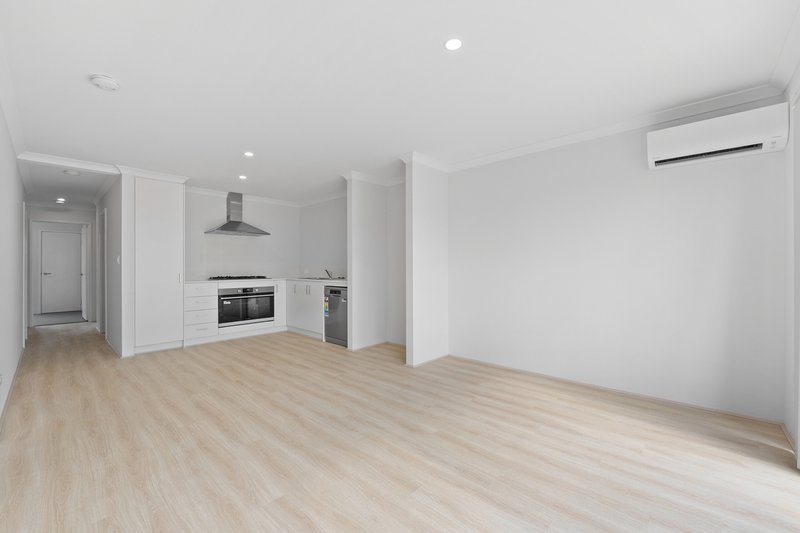 Photo - 119 Badgerup Avenue, Lakelands WA 6180 - Image 6