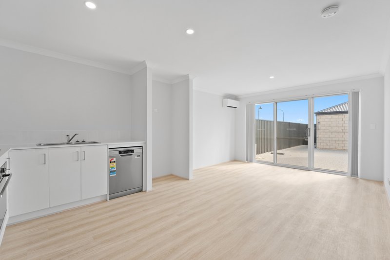 Photo - 119 Badgerup Avenue, Lakelands WA 6180 - Image 7