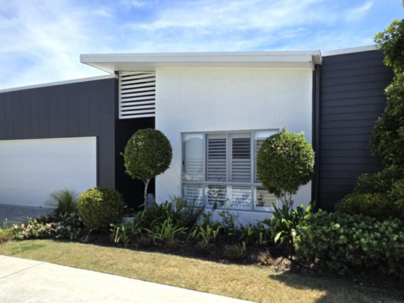 Photo - 1/19 Bongaree Avenue, Bongaree QLD 4507 - Image 1