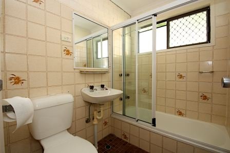 Photo - 1/19 Clifton Street, Booval QLD 4304 - Image 14