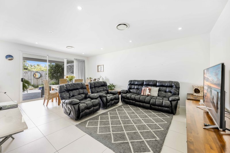 Photo - 1/19 Comet Street, Pelican Waters QLD 4551 - Image 3