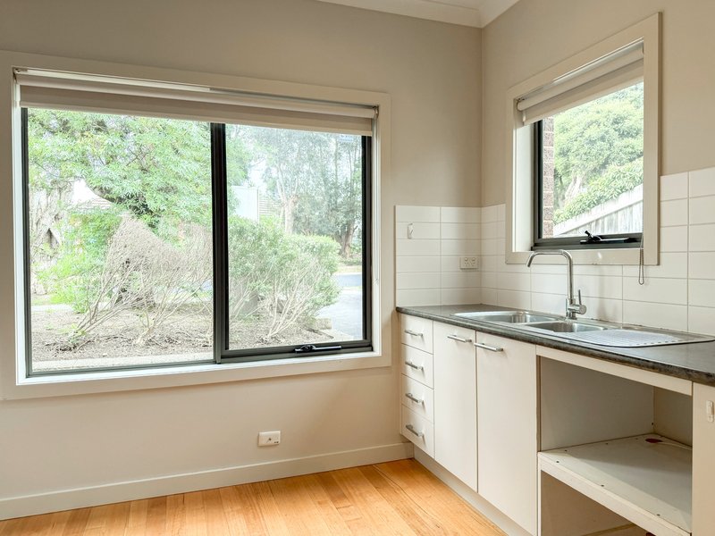 Photo - 1/19 Croft Crescent, Reservoir VIC 3073 - Image 4