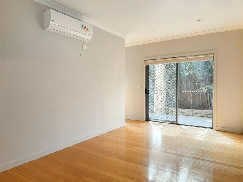 Photo - 1/19 Croft Crescent, Reservoir VIC 3073 - Image 7