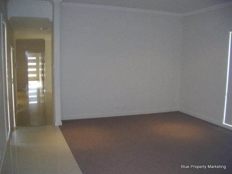 Photo - 1/19 Devlin Street, Gungahlin ACT 2912 - Image 2