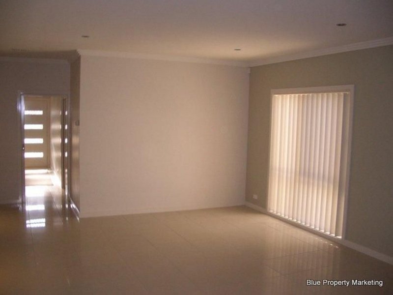 Photo - 1/19 Devlin Street, Gungahlin ACT 2912 - Image 3