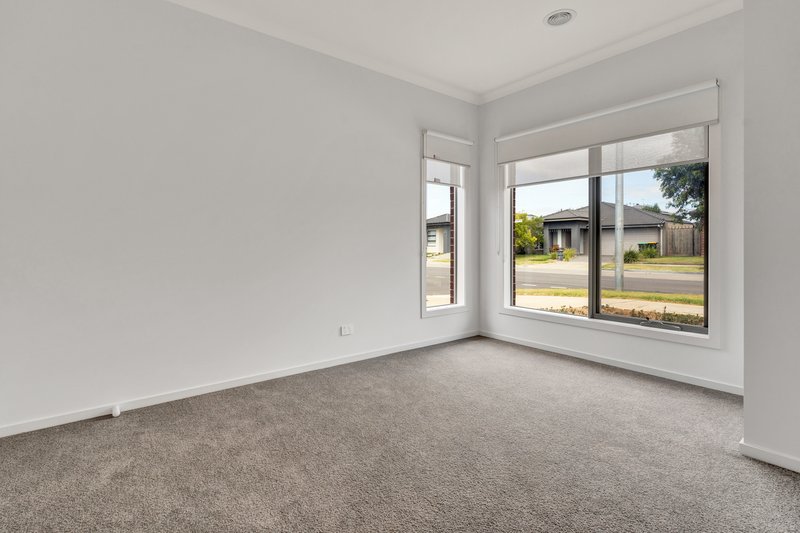 Photo - 119 Farm Road, Werribee VIC 3030 - Image 4