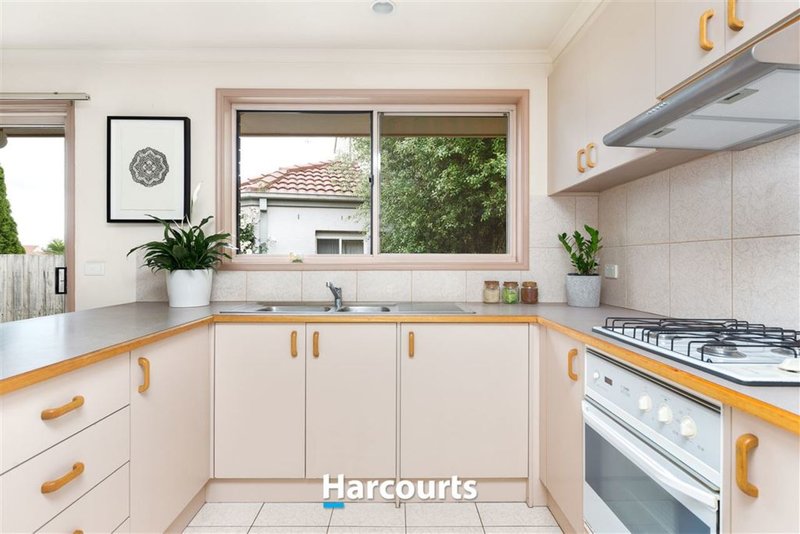 Photo - 1/19 Harmon Close, Berwick VIC 3806 - Image 2