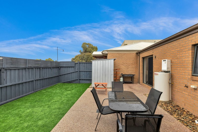 Photo - 1/19 Larson Avenue, Tarneit VIC 3029 - Image 9