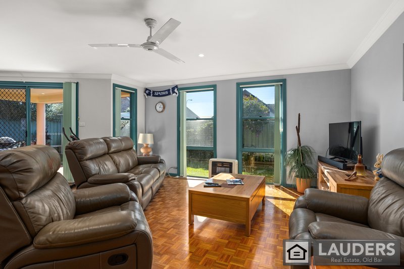 Photo - 1/19 Mistral Place, Old Bar NSW 2430 - Image 3