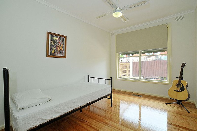 Photo - 1/19 Monaro Close, Wantirna South VIC 3152 - Image 5